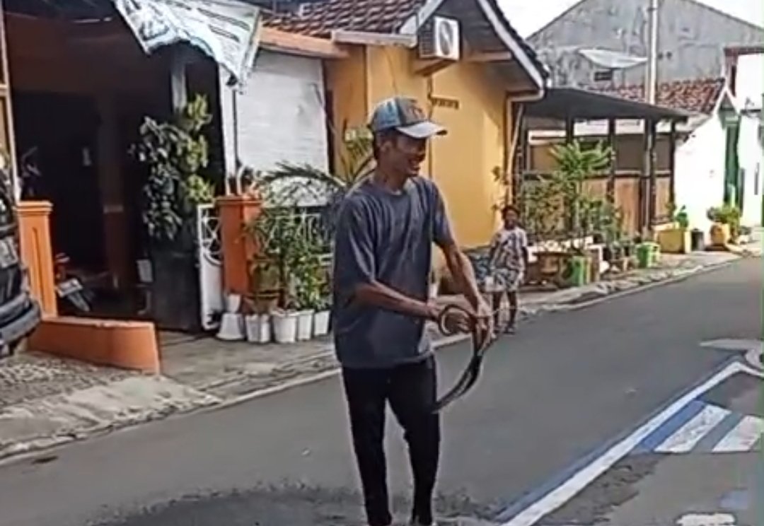 $rows[judul]